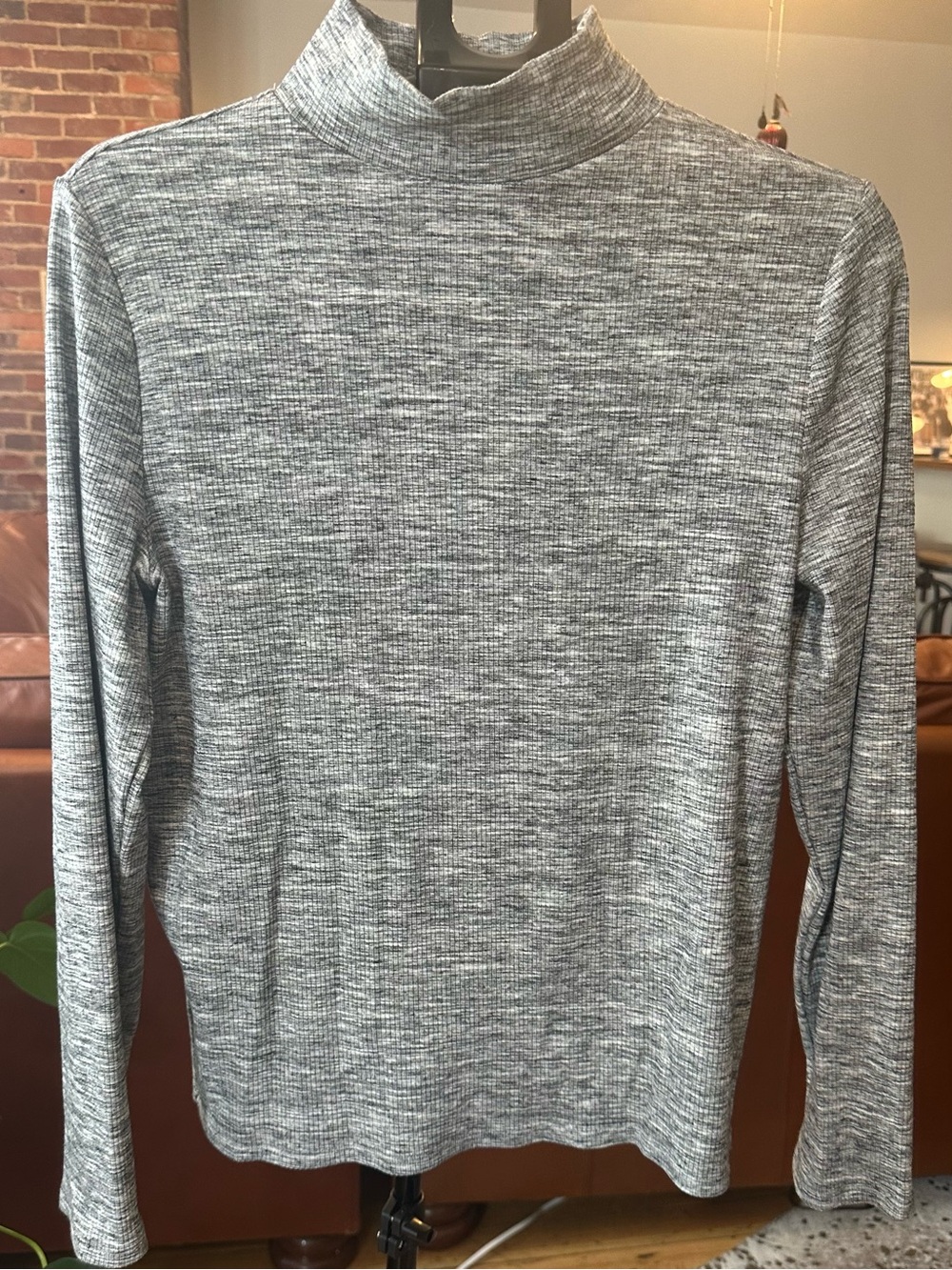 Lou & Grey Women’s Heathered Gray Ribbed Mock Neck